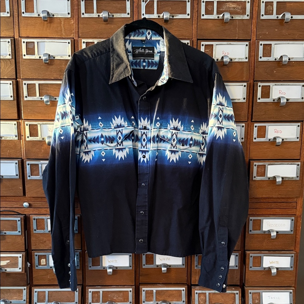 Women’s Cropped Western Aztec Printed Snap Button Shirt Size Large